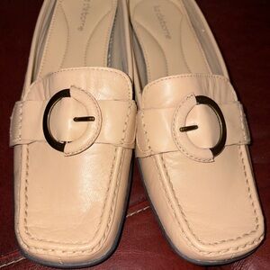 Liz Claiborne Women's Beige Loafers with Gold Buckle